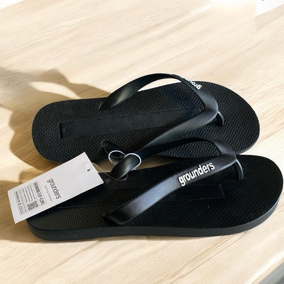 Earthling Grounders Black Grounding Flip Flops Size 9 NWT Casual Shower Shoes - Picture 7 of 7